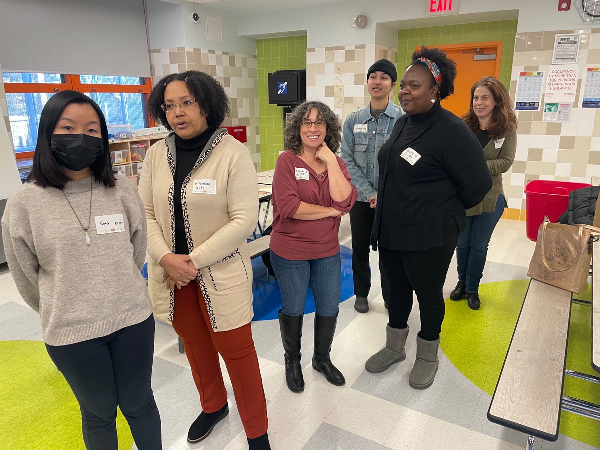 AnaNYCwriter's tweet photo. Finally meeting in person my D15 fellow parent coordinators @ps958. We exchanged ideas on parent engagement, workshops and summer rising. Our priority is to learn how to better support our families.
#parentcoordinator https://t.co/pncuKSUks5