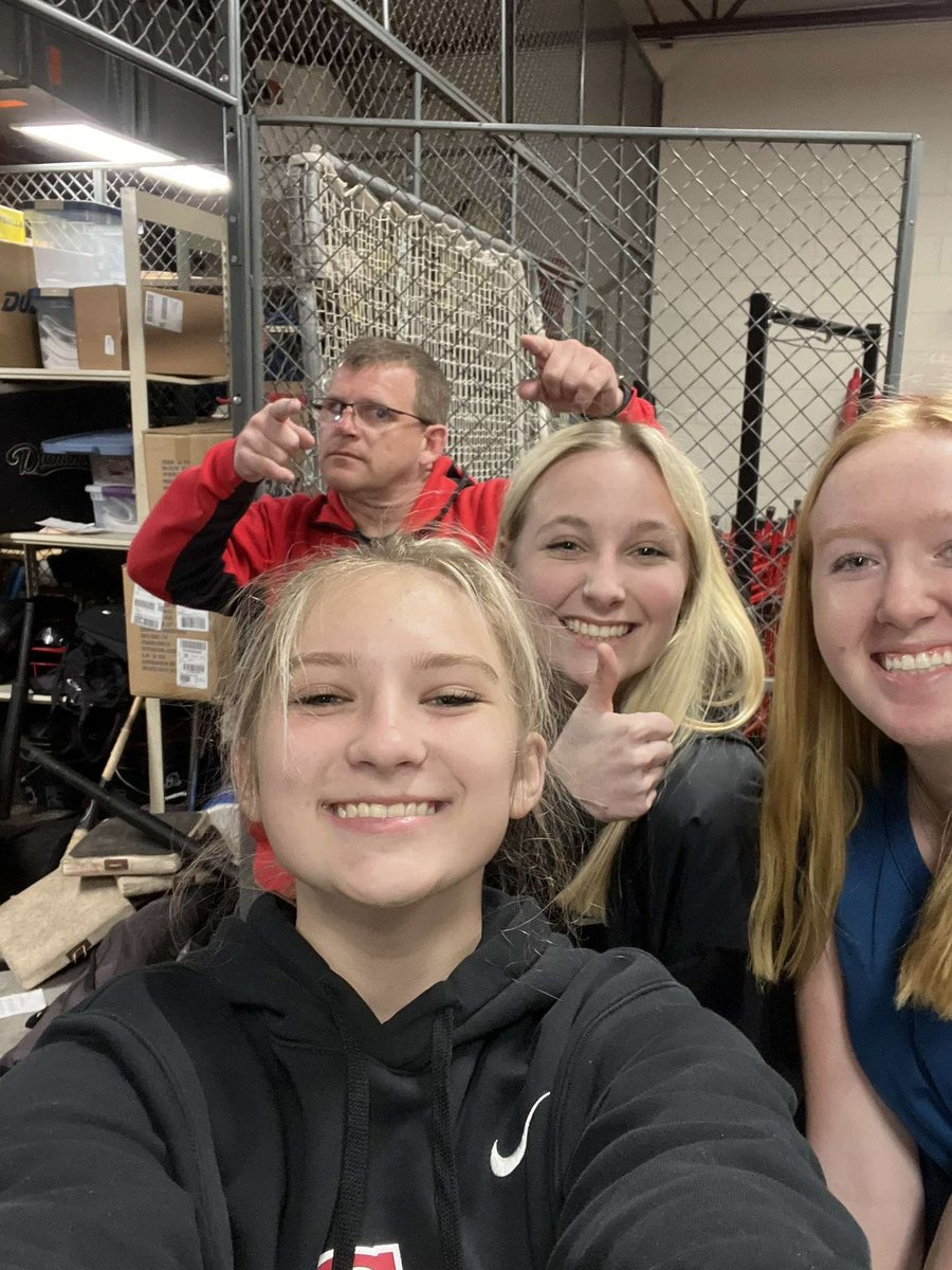 HannahGagas's tweet photo. Media day for your SPASH panthers!! ❤️🖤@Coach_Zimny @BlugoldCoachH @FNUSOFTBALL @Coachmun @CoachJexx_RMU @mrcloe04 @CoastRecruits @NAIA @WLCSoftball #spashski #softball https://t.co/8eqxQvq9Wr