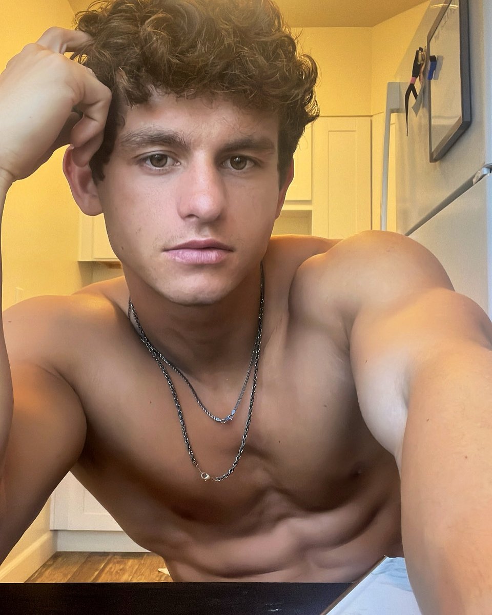Hot Dudes Good Mood 🇺🇦 on Twitter: "RT @Mattycaron_: Selfie"