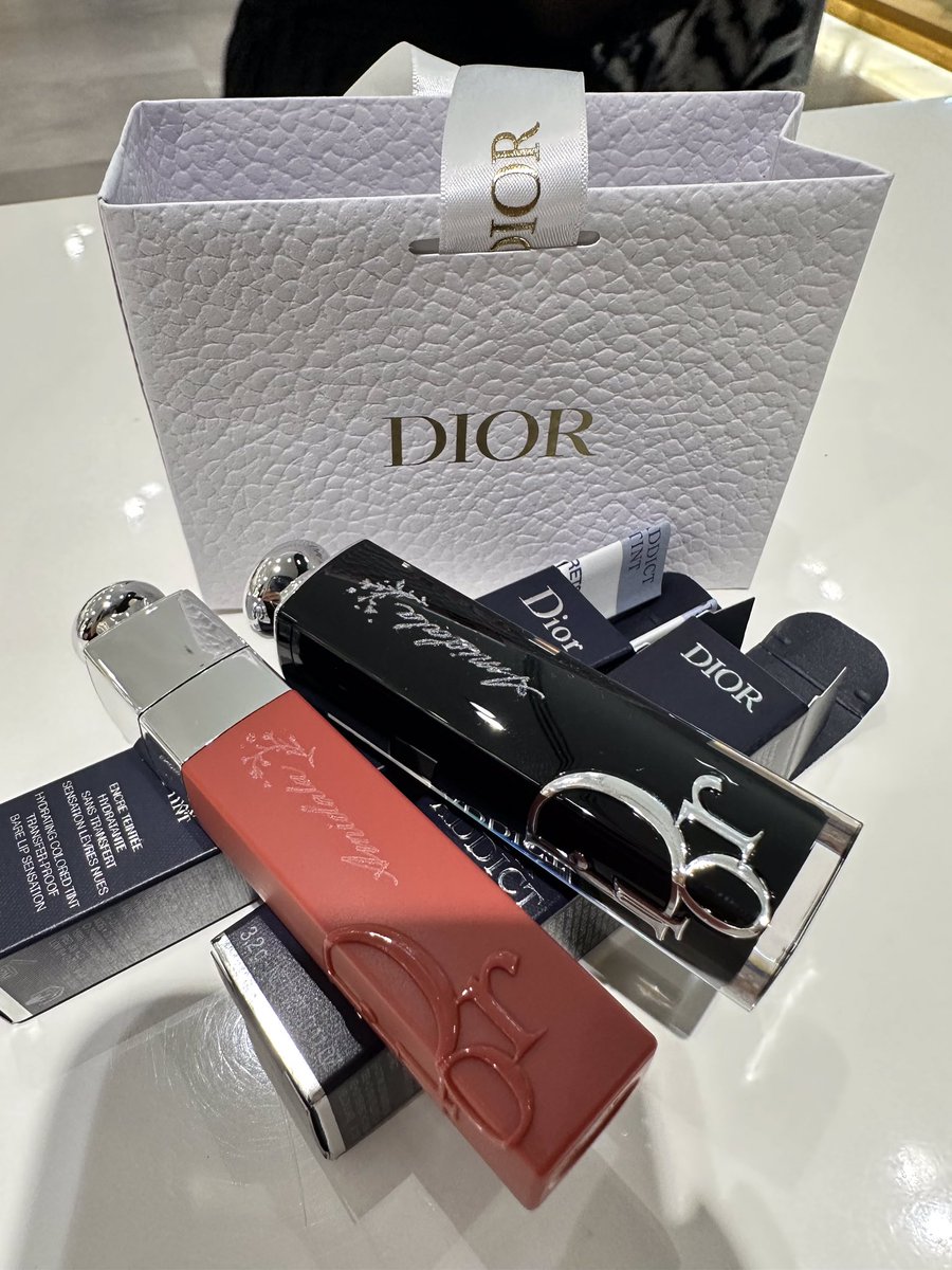 Blueshark3579's tweet photo. วันนี้วันสุดท้ายแล้วนะคะ
#dioraddict #dior #diorthailand #รับหิ้ว #varintogether https://t.co/BxtBlt8lci