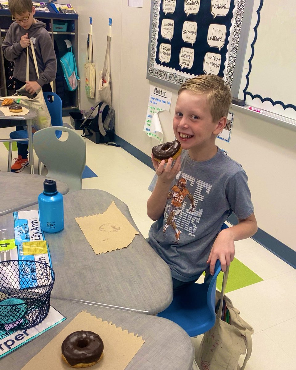 3rdwithMissL's tweet photo. Celebrated 10 class Warrior Bucks with a donut party! 🍩 https://t.co/jyTi9IfySC