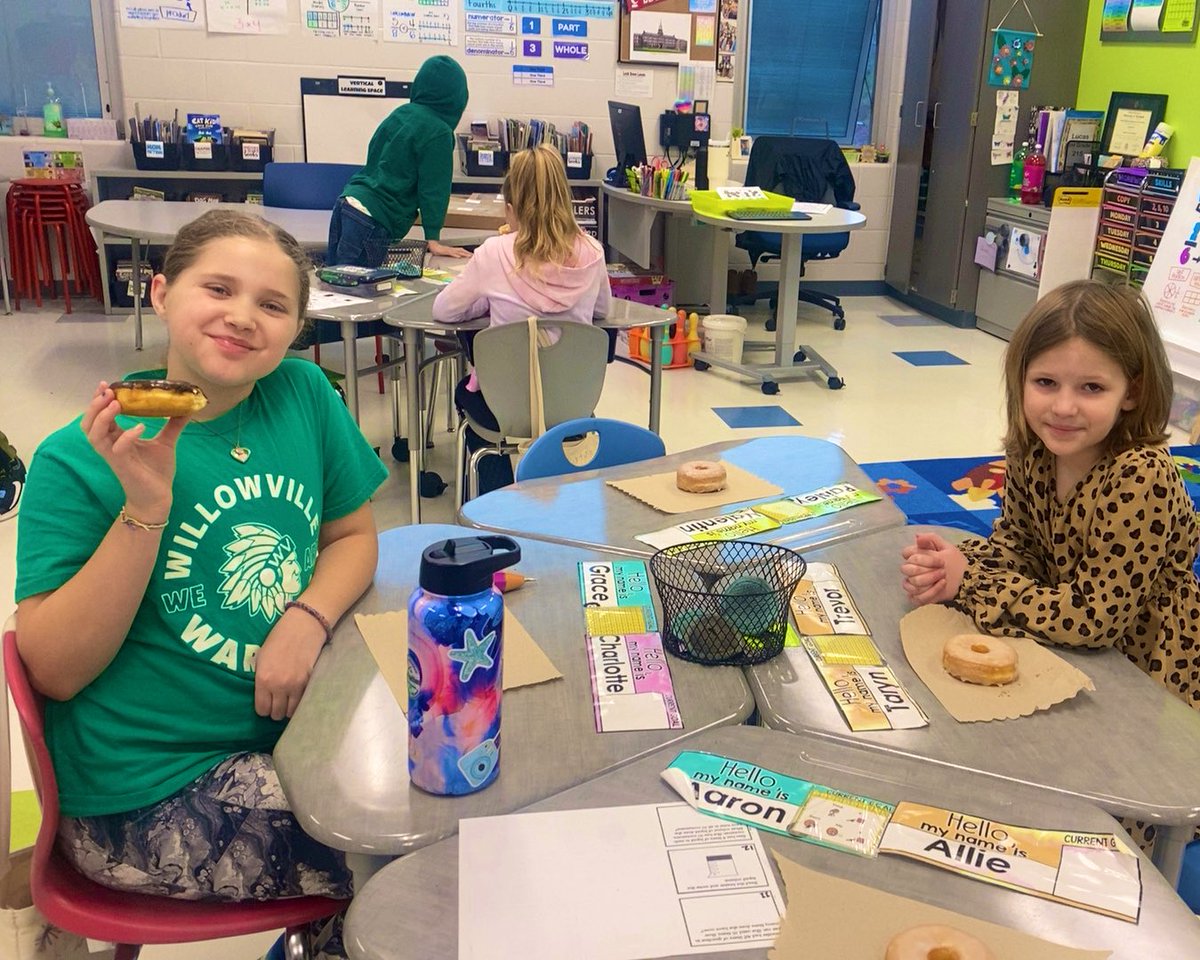 3rdwithMissL's tweet photo. Celebrated 10 class Warrior Bucks with a donut party! 🍩 https://t.co/jyTi9IfySC