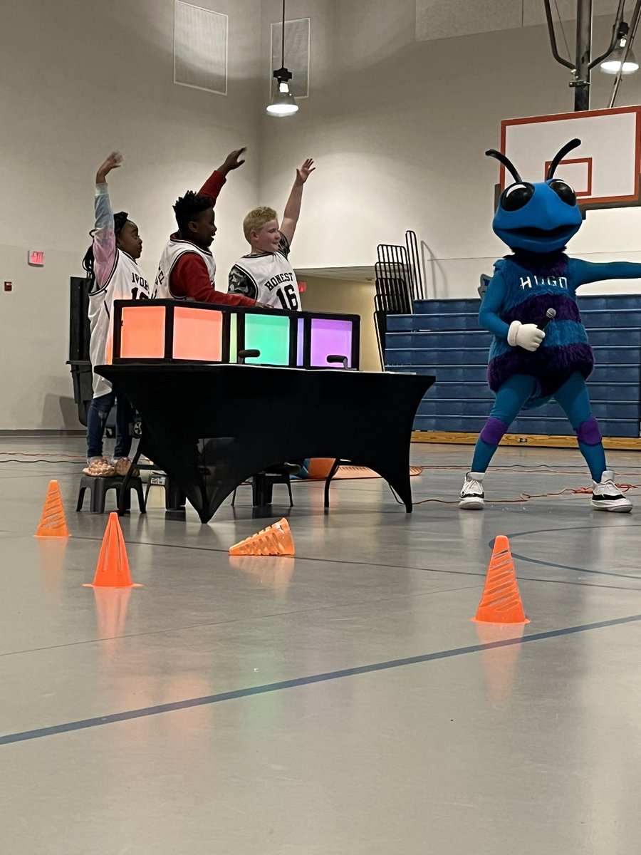 Guess who came to visit today?!? Hugo the Hornet and the Barings Book Bus! 🏀📚 We are hyped up and energized about being readers AND leaders! <a href="/HugoTheHornet/">Hugo</a>