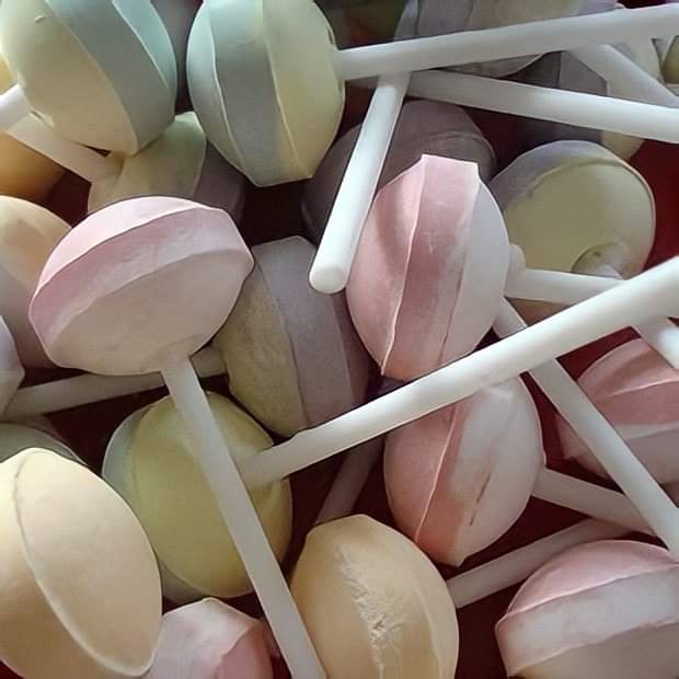 seventiesuk's tweet image. Who remembers these Lollies?