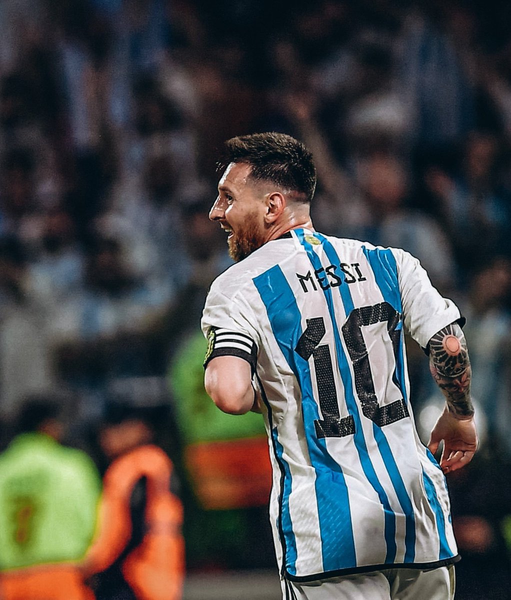 - Máximo goleador histórico (102)
- Máximo asistidor histórico (54)
- Récord de presencias (174)
- Campeón Mundial Sub-20
- Campeón Olímpico 
- Campeón de América
- Campeón de la Finalissima 
- Campeón Mundial con la mayor

EL MEJOR DE LA HISTORIA, ES ARGENTINO. 🇦🇷❤