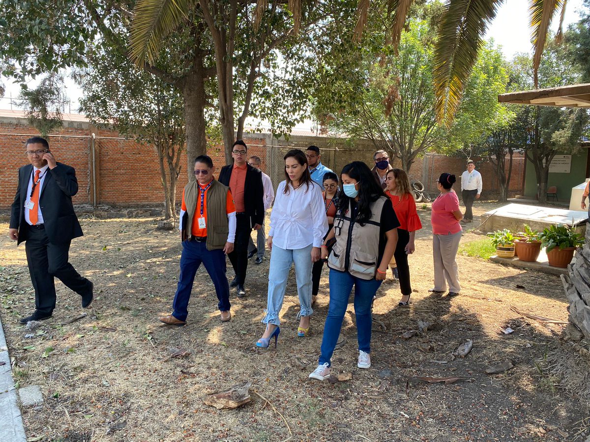 IMSSedomexote's tweet photo. La titular de #IMSSEdomexOriente Dra. Miriam Sánchez Castro, visitó los Centros de Bienestar Social #CEBIS en #Chalco para conocer y atender las necesidades de mantenimiento y garantizar un funcionamiento óptimo para usuarios y trabajadores. https://t.co/Ys39UE5X4p
