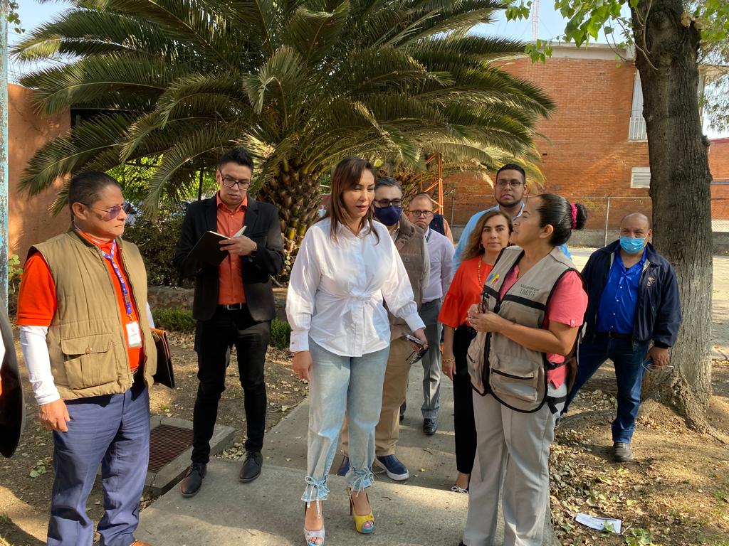 IMSSedomexote's tweet photo. La titular de #IMSSEdomexOriente Dra. Miriam Sánchez Castro, visitó los Centros de Bienestar Social #CEBIS en #Chalco para conocer y atender las necesidades de mantenimiento y garantizar un funcionamiento óptimo para usuarios y trabajadores. https://t.co/Ys39UE5X4p