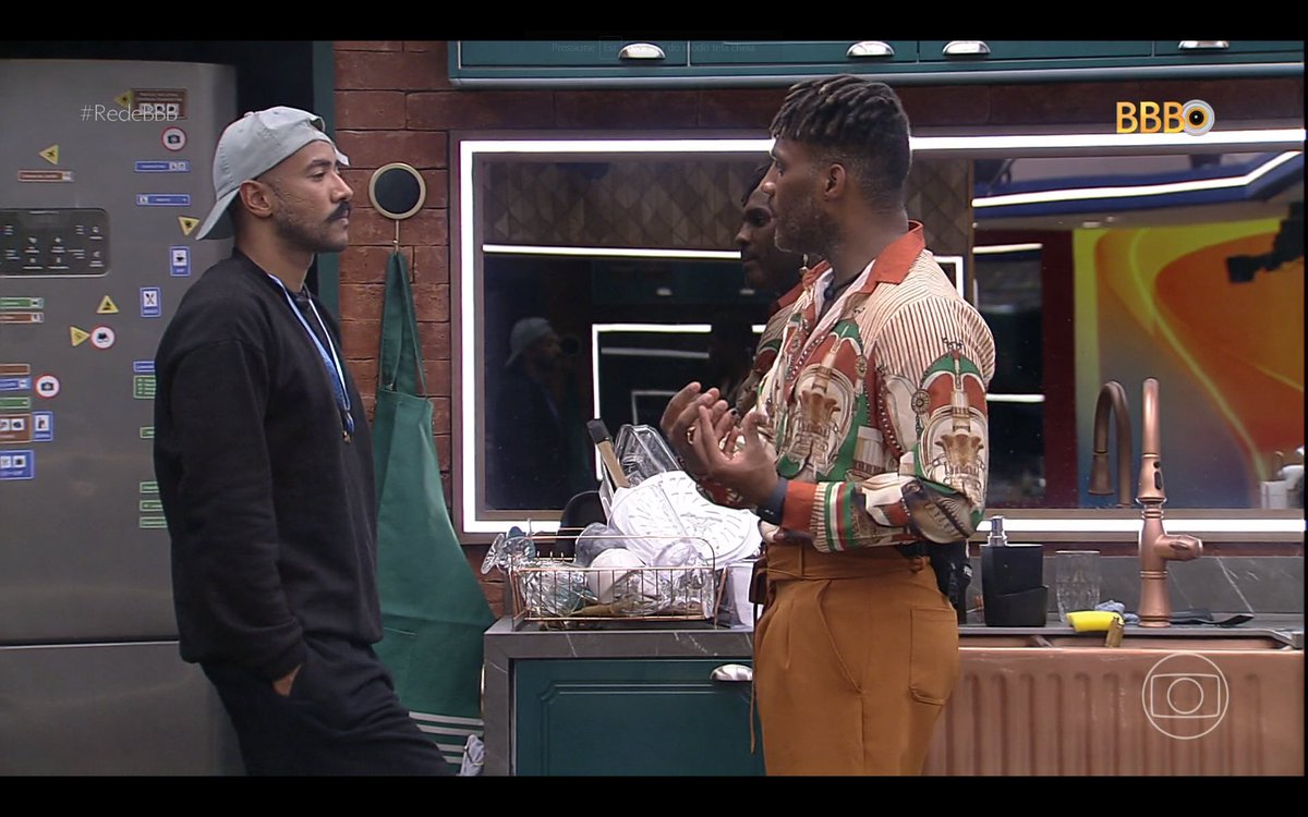 ZAMENZA's tweet photo. "Voce pra se defender da Amanda teve que vulnerabilizar o Black e o Black pra se defender precisou te vulnerabilizar. E acabou que a Amanda ficou de fora e os dois brigaram." (Fred Nicácio)

RESUMO PERFEITO. #BBB23 https://t.co/BkGpzRe8vN