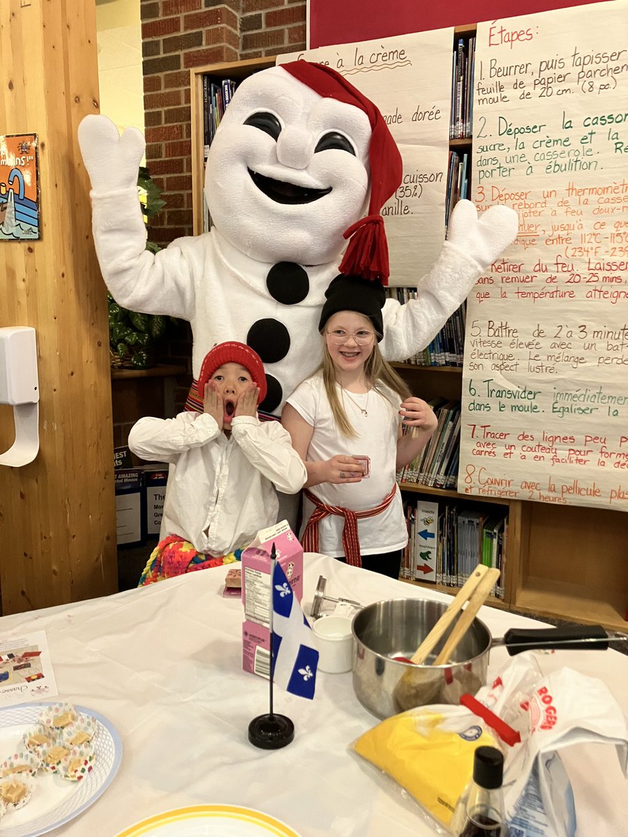 ESMhs4's tweet image. What an amazing cultural experience! The students put in so much work and research to make our Tour du Monde Francophone such a success tonight! Thank you to our amazing staff who pulled this all together! #hs4 #frenchimmersion