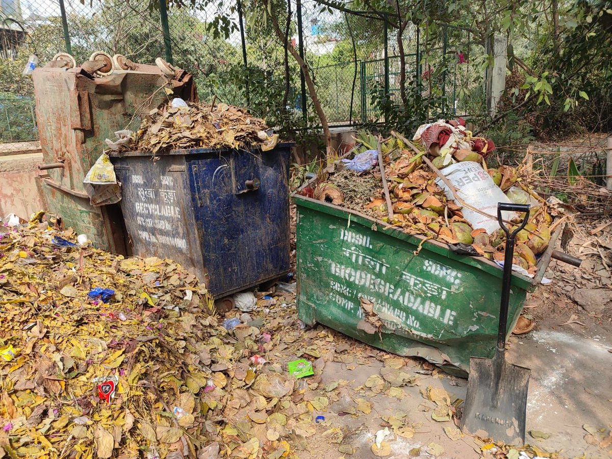SustainDelhi's tweet photo. When will swachha dramas like these end & real work on cleaning the city, ie waste segregation at source #WSAS in keeping with Solid Waste Mgmt Rules 2016 #SWM2016 be enforced? @SwachhBharatGov @SBM_MCD @swachhbharat @HardeepSPuri @AshwaniKumar_92 @LtGovDelhi @MCD_Delhi @DCCNZMCD https://t.co/dclgZ4FAgC
