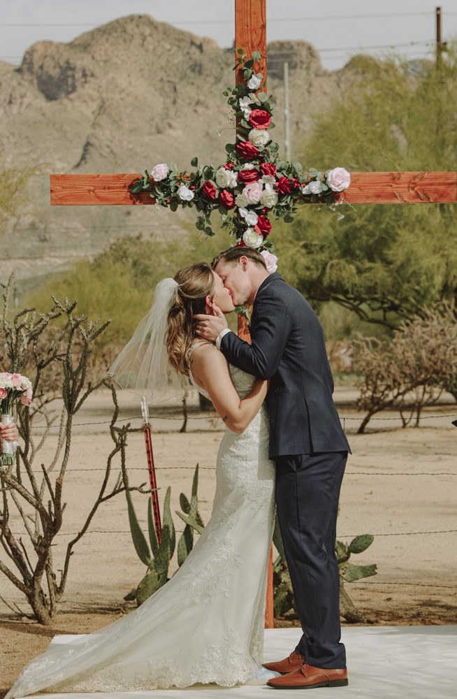 Mthacker_14's tweet photo. Time for a personal life update. I got married to my best friend on February 25! It was a beautiful day that honored our love for each other. Thacker ➡️ Krigbaum https://t.co/oI3rLOJQM8