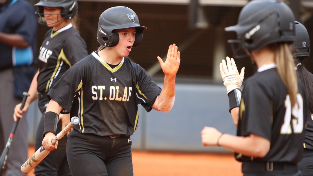 .<a href="/StOlafSoftball/">St. Olaf Softball</a> rallied from an early 4-0 deficit to eventually defeat Emory in nine innings, 6-4, today in the first of two games between the two programs!

RECAP: athletics.stolaf.edu/news/2023/3/28…

#UmYahYah | #OlePride | #d3sb