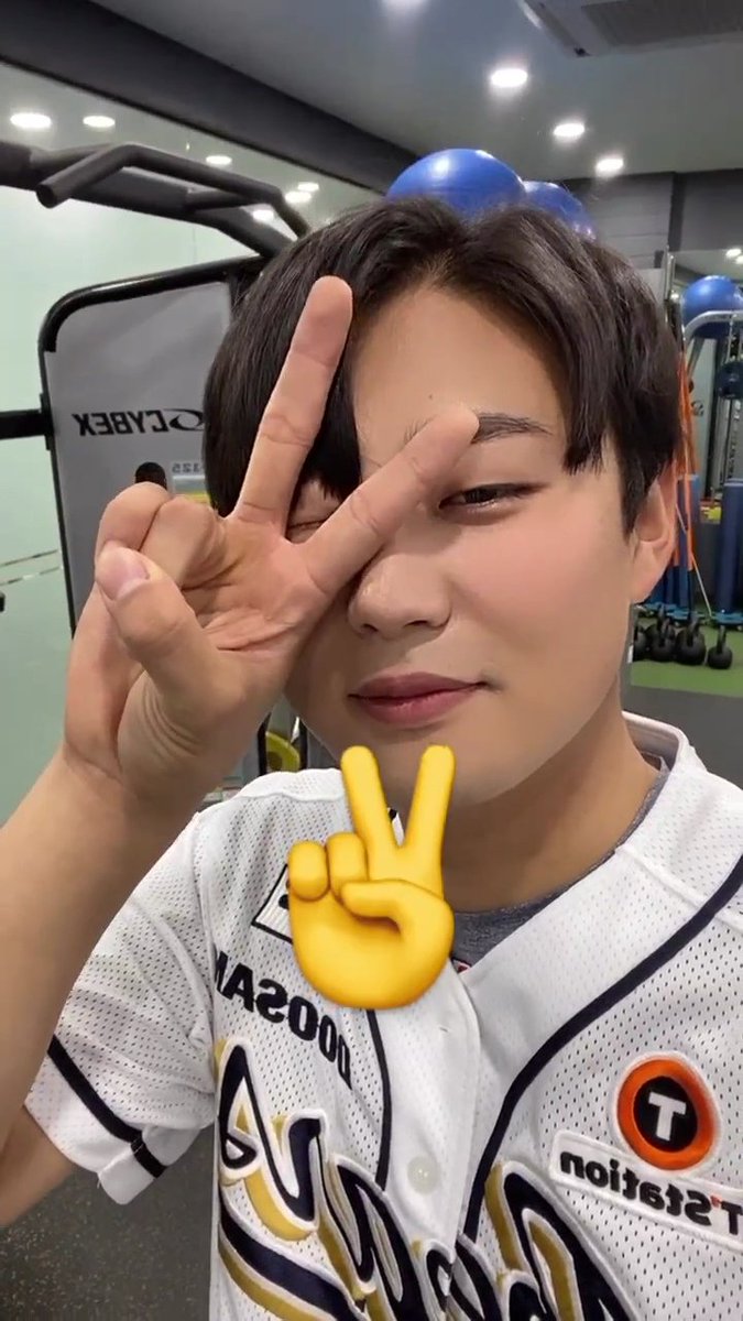 bears_maneul's tweet photo. 가짜                                     진짜
오운완                                오운완 https://t.co/egDoJDgL4U