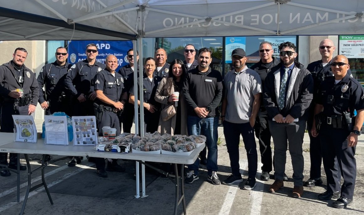 LAPDSoutheast's tweet image. #CoffeeWithACop #LAPD #SoutheastDiv