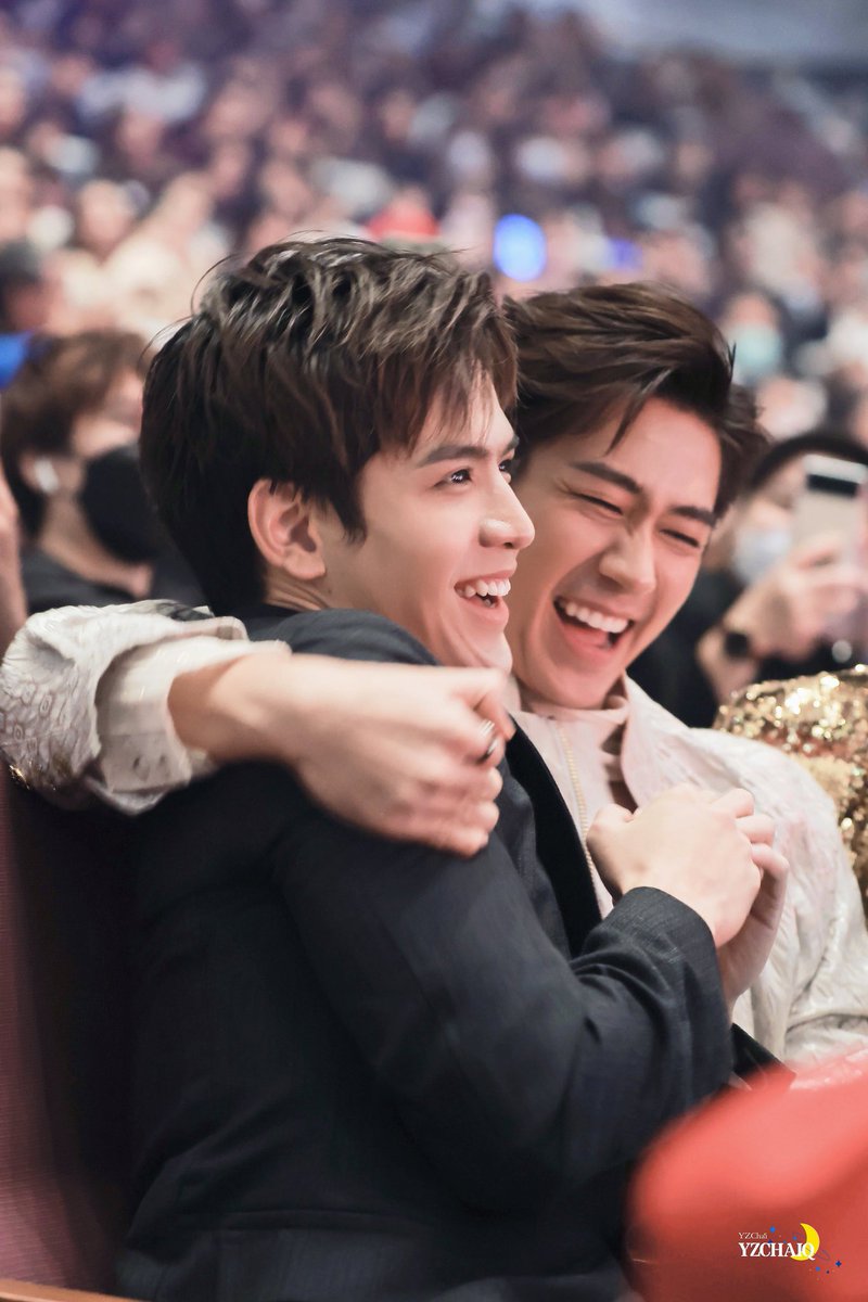 Ashleyashariya's tweet photo. เหนือสิ่งอื่นใด รักคุณสองคนมาก ภูมิใจที่อยู่ด้อมหมาแมว มีความสุขทุกครั้งที่เห็นสองคนอยู่เคียงข้างกัน
#แจมฟิล์ม 
#หมายักษ์กับแมวน้อย https://t.co/dEcfr1Kool