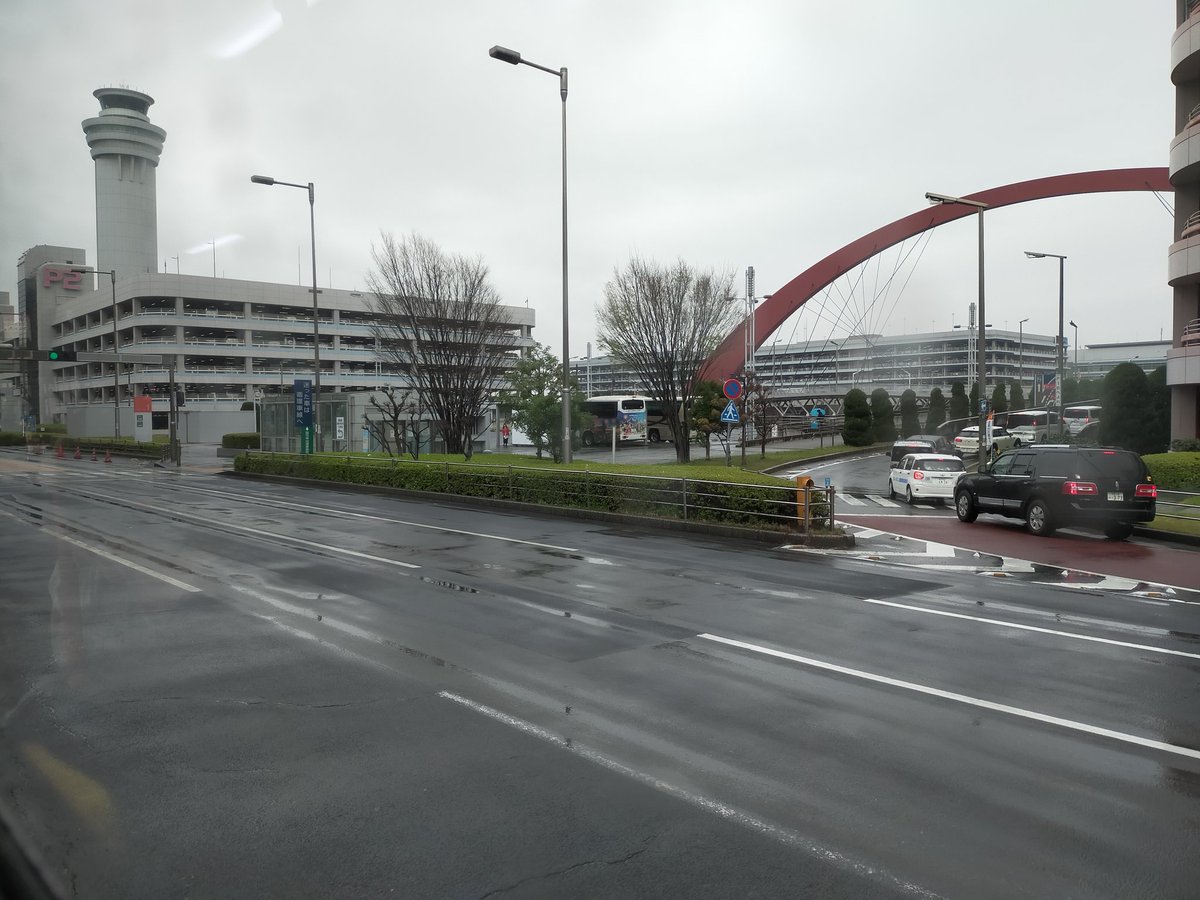 昨日ですが東京に来ました。着いたのが羽田空港だったので、第3ターミナルにある江戸小路に来てみました。めっちゃ江戸！！外国からのお客さんがたくさんでしたー。

うどんの名店つるとんたんもあるので、カツカレーうどんを食べてみる。美味し。 https://t.co/17XexccjZN