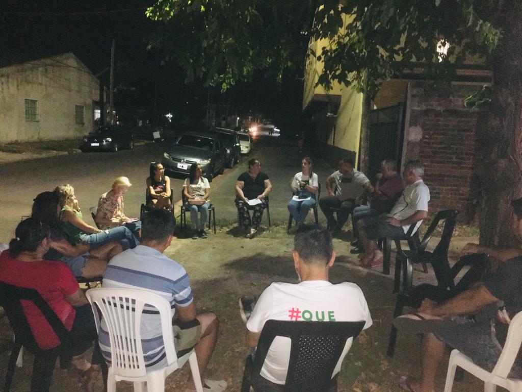 ricard75's tweet photo. Martes lindo mismo, en la calle con la gente, llevando el mensaje de @LaloStelatto para que @muniposadas #SigaLinda
#ContaConmigo
@FRdelaConcordia
@MDRenovadora
@LaloStelatto
@Jair_Dib
@LucianaScromeda https://t.co/LJKkbRI2BL