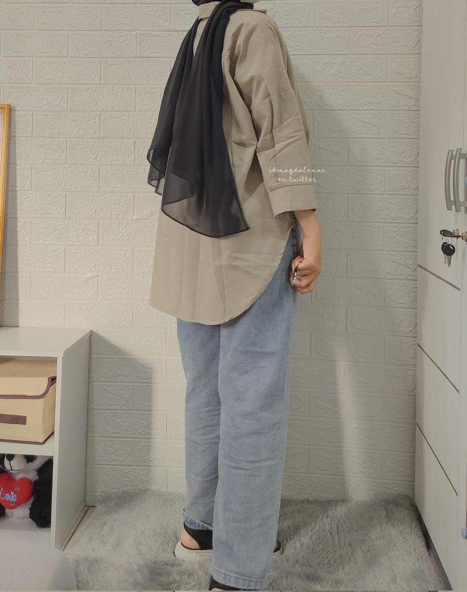 idmagdalenac's tweet photo. ✿ Kemeja (khaki) 
Bahan katun supernova, adem, ga nerawang. Punya 33 pilihan warna, LD 135
https://t.co/jY9v4itFJi

✿ Jeans highwaist (m) 
Bikin keliatan tinggi, cocok untuk paha besar. 
Ga luntur, ga bikin panas
https://t.co/q9Woc9O37H https://t.co/XDqxfIzGzn