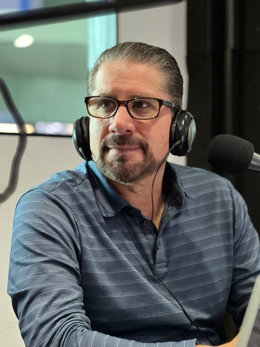 Los martes son de rock en #Zona10am, acompañados de noticias, reporte de tráfico y más.
Con <a href="/loremenjivar/">Lorena Menjívar</a>, <a href="/angelgortiz/">Angel Ortiz</a> y <a href="/MaldonadoGuille/">Guillermo Maldonado</a>