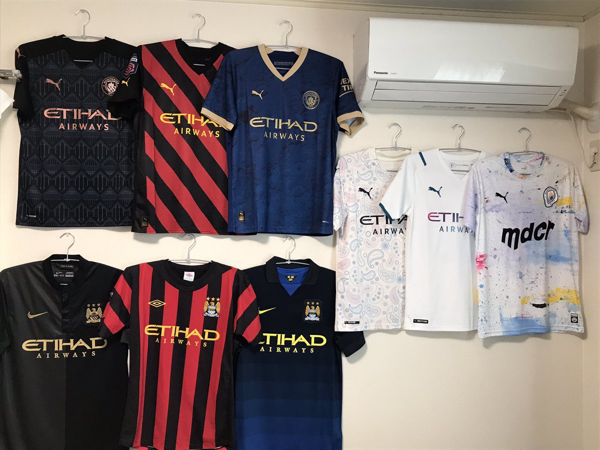 Nittyemuuu's tweet photo. 遂に……部屋両面をManchester Cityで埋めつくした！！
これでシティの応援出来るの最高！！！！ https://t.co/9zjyhlrq2O