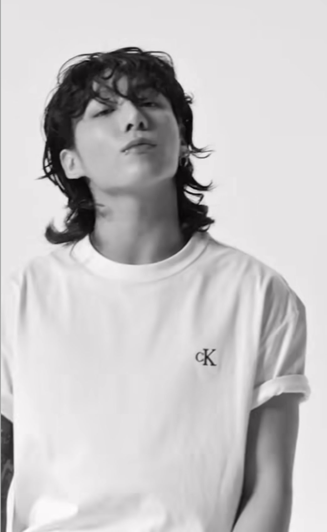 BTSグク着用● ●ARCHIVE LOGO CREW NECK T-SHIRT BTSグク着用○CALVIN KLEIN○ARCHIVE LOGO CREW NECK T-SHIRT