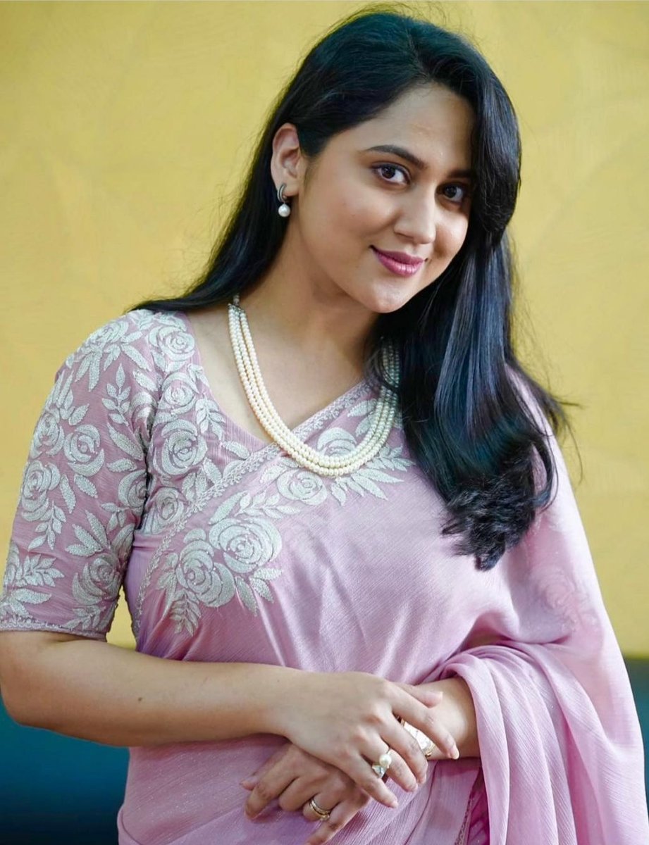To me, beauty is about being comfortable in your own skin. It’s about knowing and accepting who you are. Good Morning Tweeple Dear's!!! 
<a href="/LustyChristy/">𝗖𝗵𝗿𝗶𝘀𝘁𝘆 (𝗦𝗢𝗢𝗧𝗛𝗔𝗔𝗧𝗜)</a> <a href="/hotwifereena/">Mrs.Reena Sinha</a> <a href="/DeviUmawati/">𝒰𝓂𝒶𝓌𝒶𝓉𝒾</a> <a href="/manju53665025/">manjula</a> @Sana_virgo22 @Vibha2912 <a href="/sonali_shhh/">Sonali Verma</a>  <a href="/aru_ghoshh/">अरुंधति घोष (देहाती भौजाई)</a>