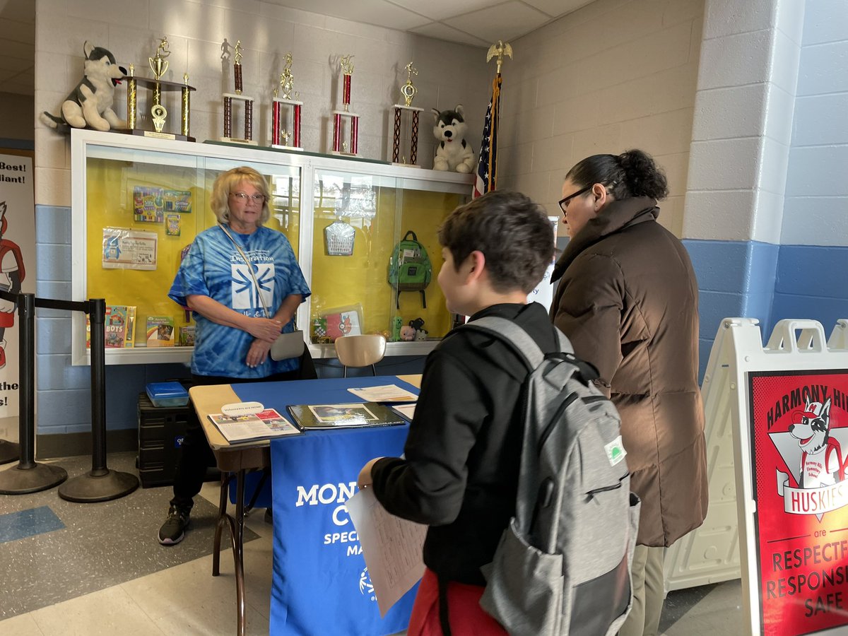 GloriaJCSL's tweet image. Thank you to all the vendors &amp;amp; community partners who came out to support our  @HHESHUSKIES Family Health &amp;amp; Wellness Night event  @MoCoDHHS #dentalprogram #latinohealthinitiative @somdmo #parentencouragementprogram  @SNAP_Ed @HHESBeWell365 @MCPSCommunitySc