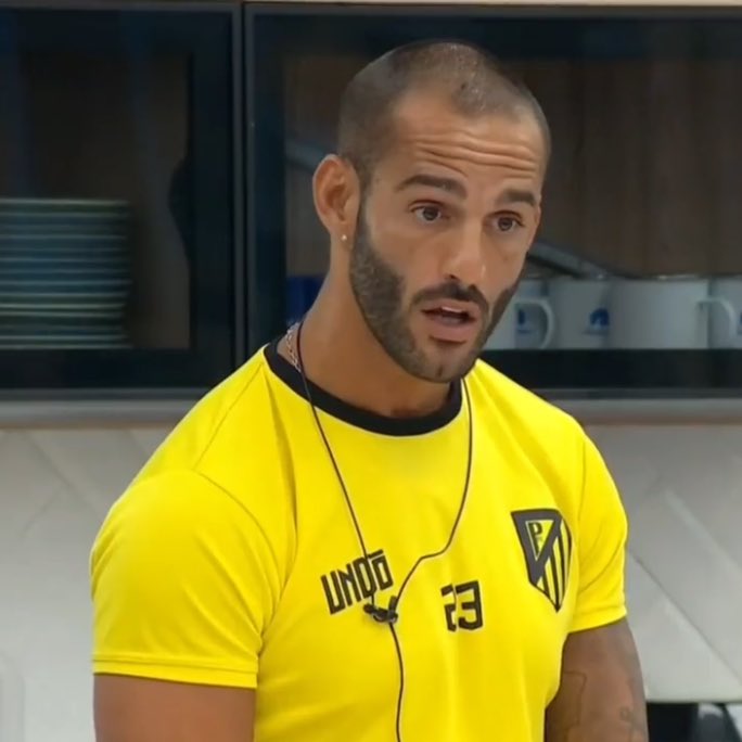 LauraMufal's tweet photo. Agustin cuando escuchó a Marcos decir que su apoyo dentro de la casa fueron la gente, dios y su familia #GranHermano https://t.co/8xL2wNtTf0