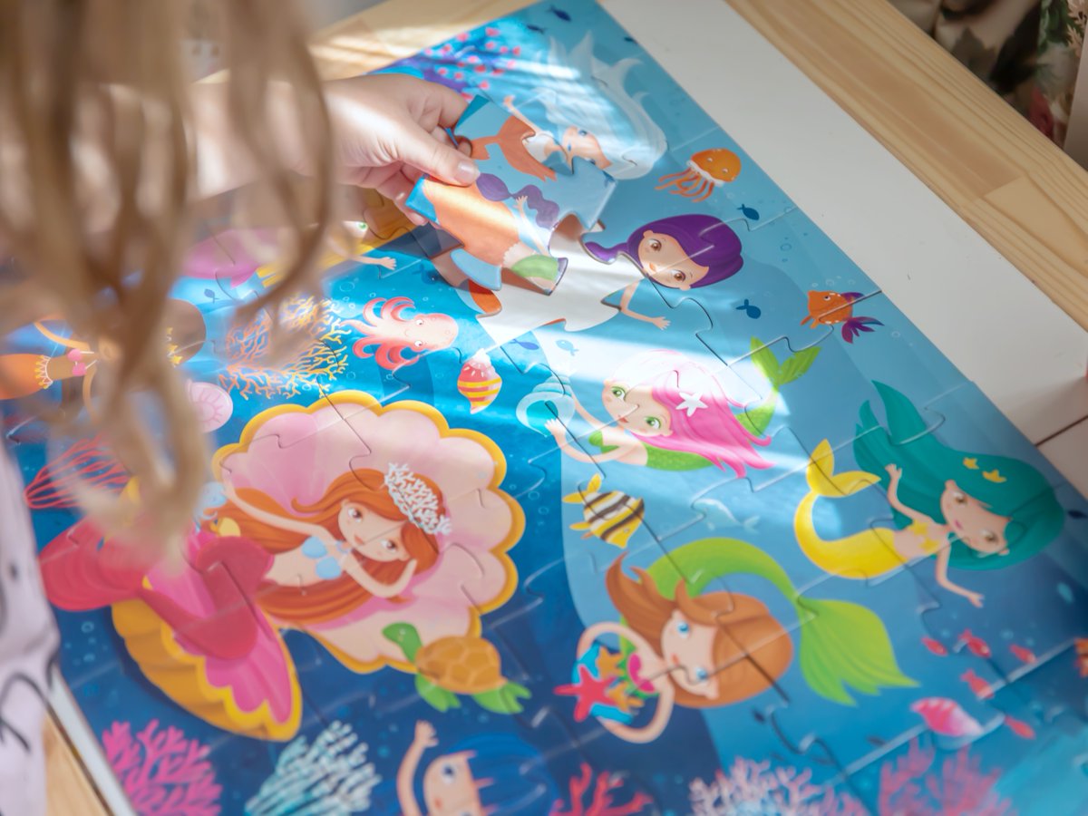 Axis_Toys's tweet photo. 🧩 This enchanting puzzle has 40 pieces and not only does it provide hours of fun, but it also helps kids develop their numerical skills by recognising numbers and counting up to 🔟. 
 https://t.co/oWwmSCFkgh https://t.co/aLed7uWt6R
