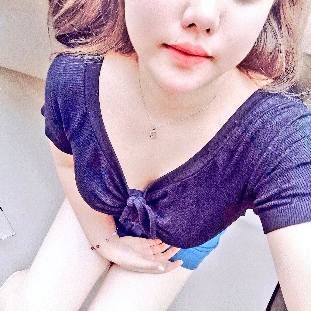 1995angelbabe's tweet photo. 刚入圈，有帅弟弟吗😁😁😁 https://t.co/w0HBvsVyly