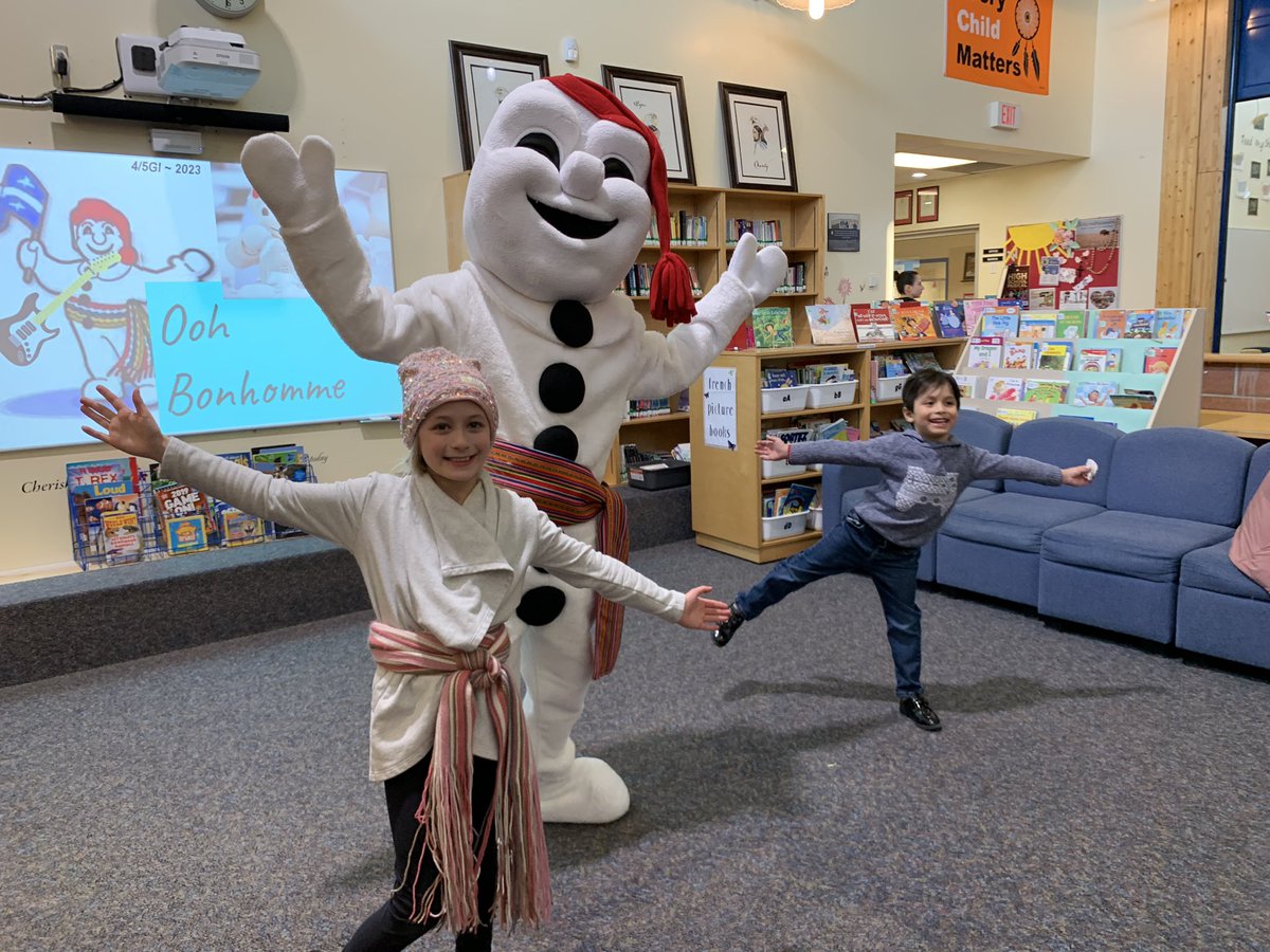 ESMhs4's tweet image. What an amazing cultural experience! The students put in so much work and research to make our Tour du Monde Francophone such a success tonight! Thank you to our amazing staff who pulled this all together! #hs4 #frenchimmersion