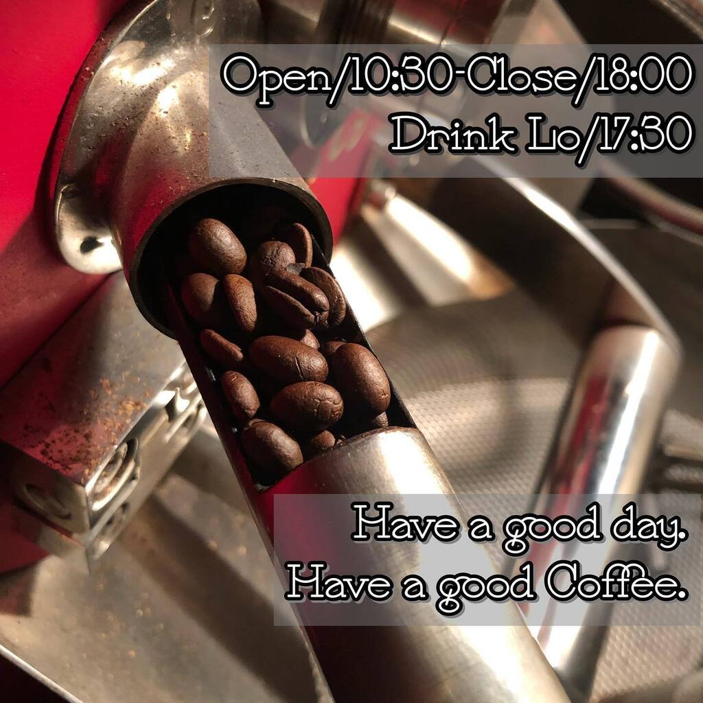 HousenkaC's tweet photo. おはようございます。
焙煎香 珈琲:Housenka Coffeeの竹内です。
本日も10時30分より草津駅東口側(近鉄側)
『くさつ平和堂2F 商店街側 』にて元気に営業しております！

週の半ば水曜日。
折り返し地点ですね、皆さん週後半も頑張りましょう。

さてさて今日もまったりと営業開始です。 https://t.co/r3FzpJF6j1