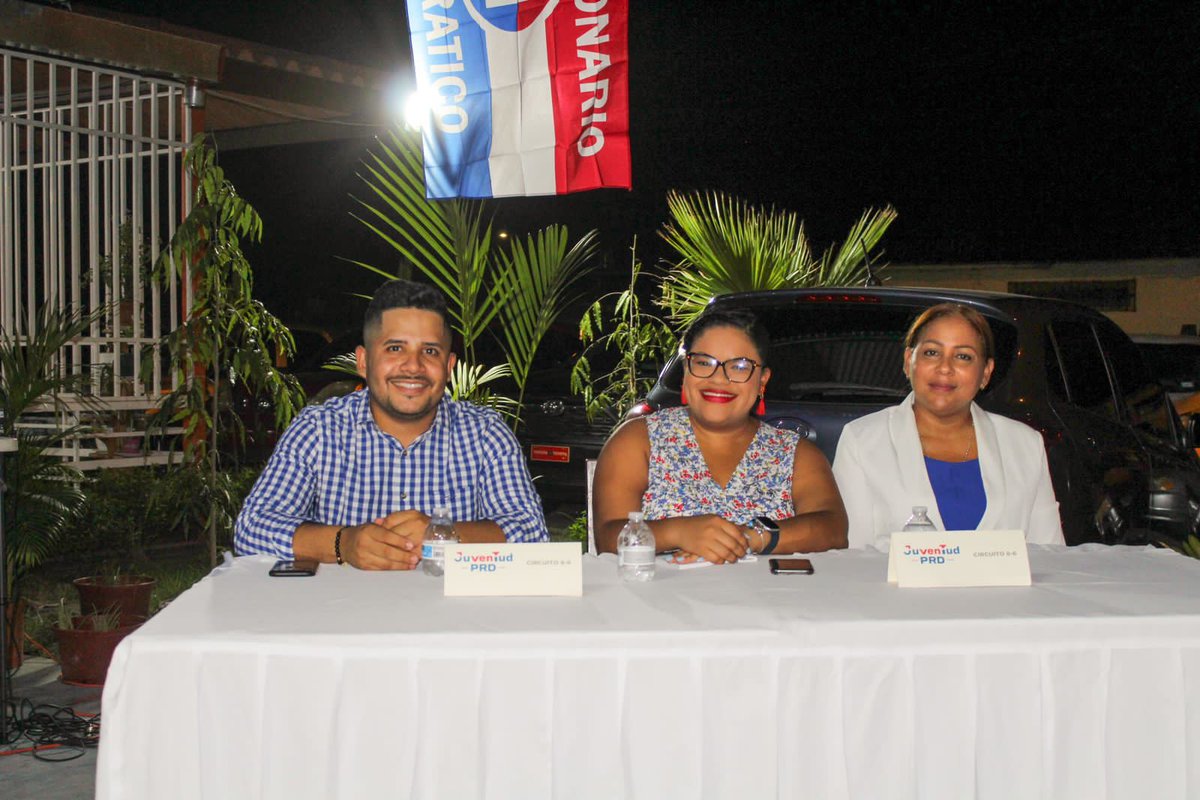 JuventudPRD8_6's tweet photo. Un gran momento vivimos el pasado sábado durante el Acto de Juramentación de las Juntas Directivas de Juventud por corregimientos. ✅ https://t.co/EJDn41asXI