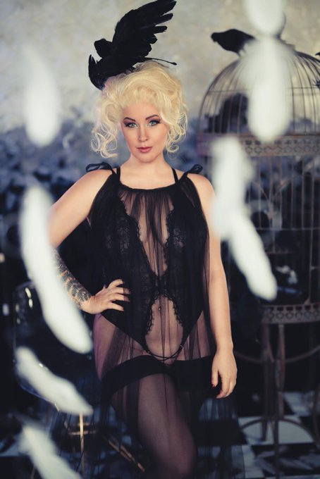 Did you know today&rsquo;s the 60th anniversary of The Birds??   📸@MartinWongPhoto  💄Anna Fugate 💇🏼&zwj;♀️Time<a href="/tag/revengeofthe5th"class="tags"><span>#revengeofthe5th</span></a>