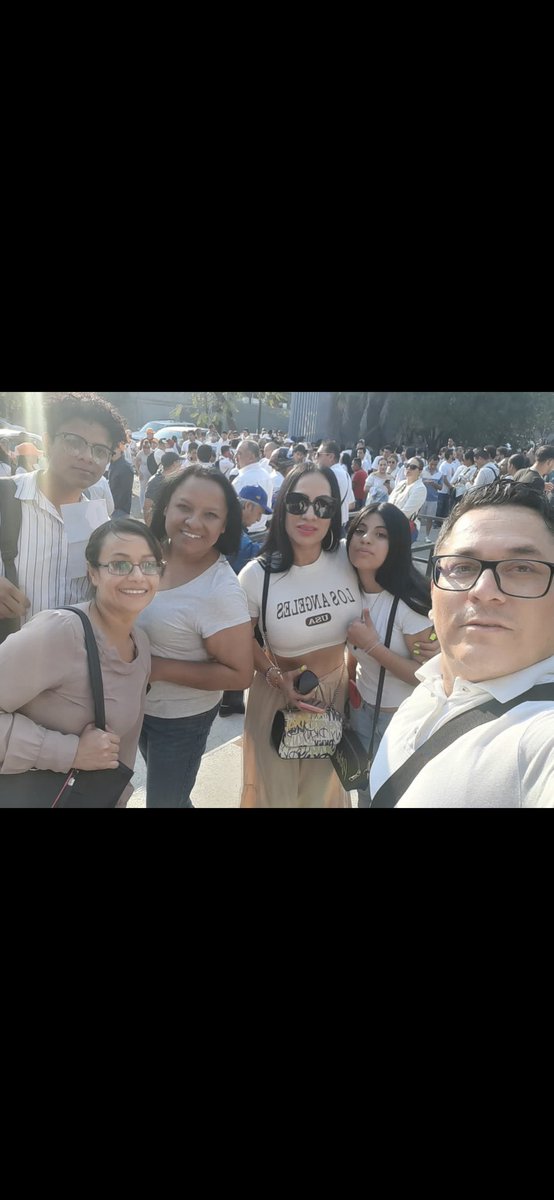 GabyPadilla87's tweet photo. Equipo 👏🏻  @VictorSanoro https://t.co/7HmOrcH3yz