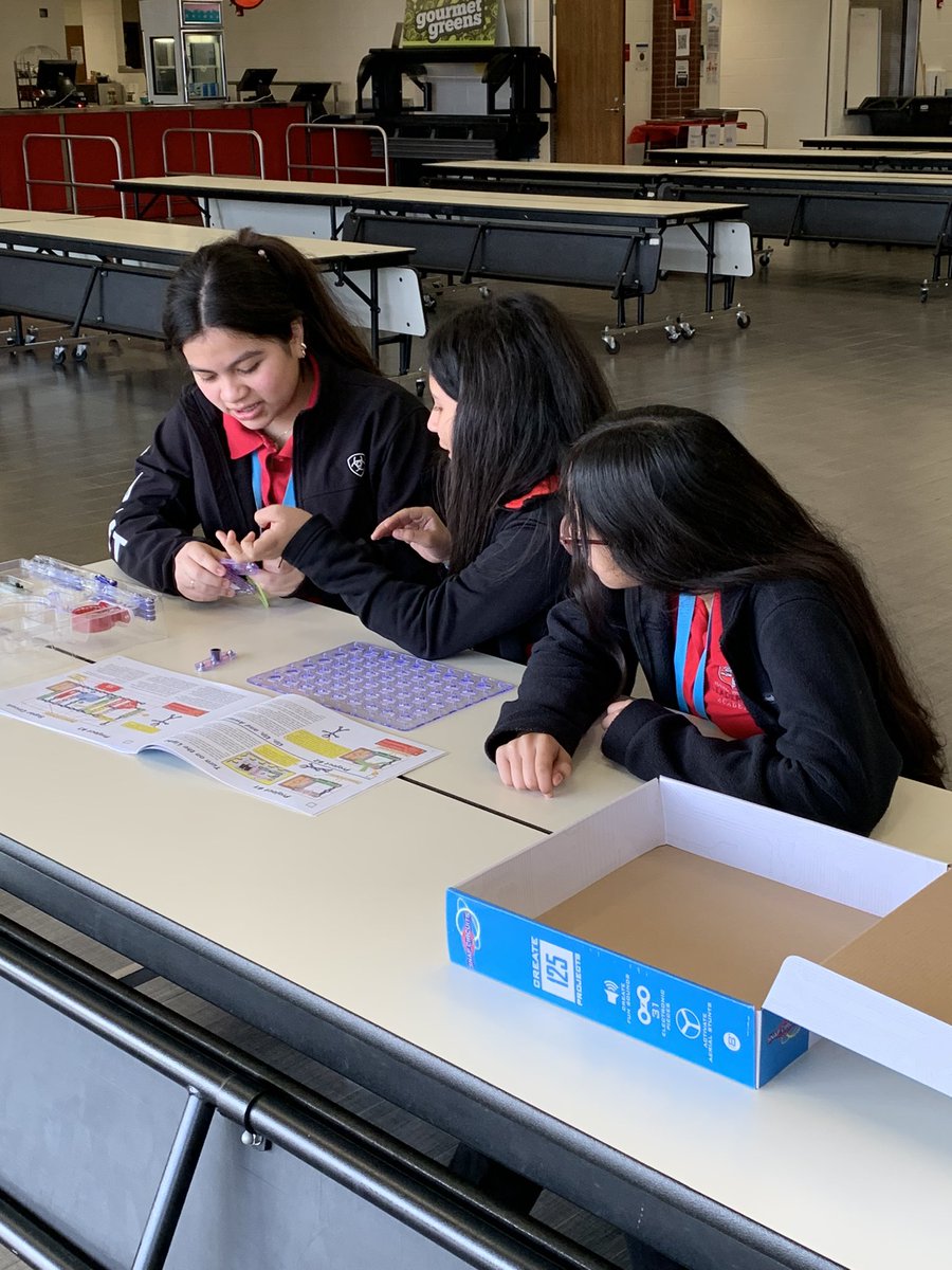 YWLAArnoldGirls's tweet photo. Students have fun learning about circuits and magnets in the #YWLA STEMTastic Morning Maker Space. Thank you #wipro #makerspace #circuits #magnets #gpisd #gpisdstem @grandprairieisd @ywprep @Wipro https://t.co/pWiWIzwY7J
