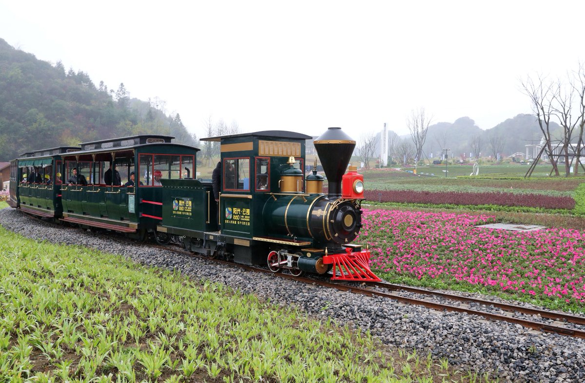 DiscoverGuizhou's tweet photo. No kidding but Baili #Azalea Scenic Area might be the place with the most elements of Spring🌺! Taking a hot #spring with your besties while appreciating the spring flowers can be such a delight! Beers🍻 in hand, easy and cozy~ #Guizhou #Bijie #travel https://t.co/nV1SLJxCHP