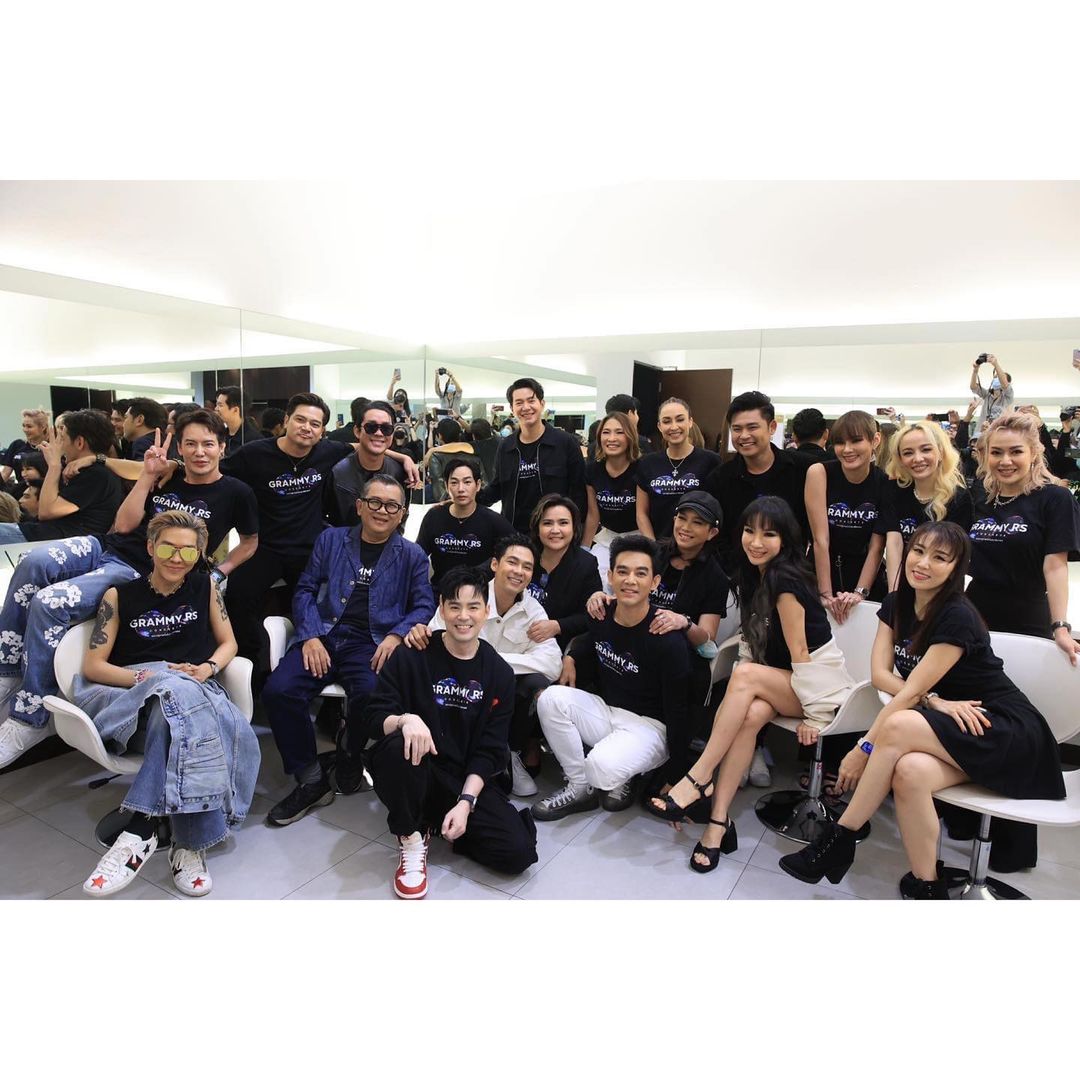 wdfc_official's tweet photo. ชาว Y2K เตรียมตัวให้พร้อม ✌🏻💚

PECK ICE VS. DAN BEAM 

Cr. @dan_worrawech
#GRAMMYRSConcerts
#แดนวรเวช #DanWorrawech https://t.co/rlNN41Yy26