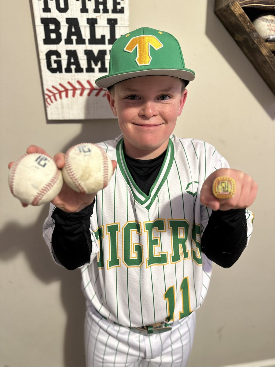 bryce_tyus's tweet photo. Baseball is back in full swing! Starting the season off with new bling! #LetsGo #PGTournamentChamps #lefty #pitcher #TWOdingers #BaseBall @PGYouthBB  @PG_DeepSouth @SnowdenBaseball #10uAAA #homerun @TigersBennett @Baseballmemphis #BRT https://t.co/cBtGOMSbBh