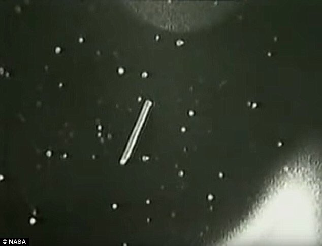 theufosecret's tweet image. UFO Tether Incident” of 1996, was a space shuttle mission flown by Space Shuttle Columbia. What do you think? Ice particles or UFOs? 
#tetherincident #1990s #90s #1996 #ufo #ufosighting #ufos #uap #uaps #unidentifiedflyingobject #aliens #theufosecret #ufocommunity #ufotwitter
