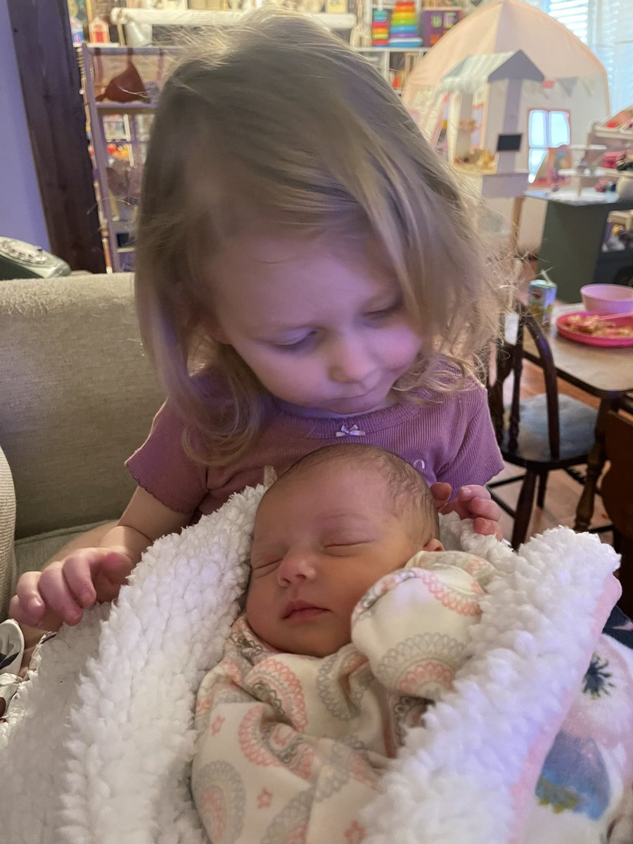 Lindzzz_m's tweet photo. Can’t believe I get to be the mom to the 2 most perfect girls 💘 https://t.co/UN5GRgOdr0