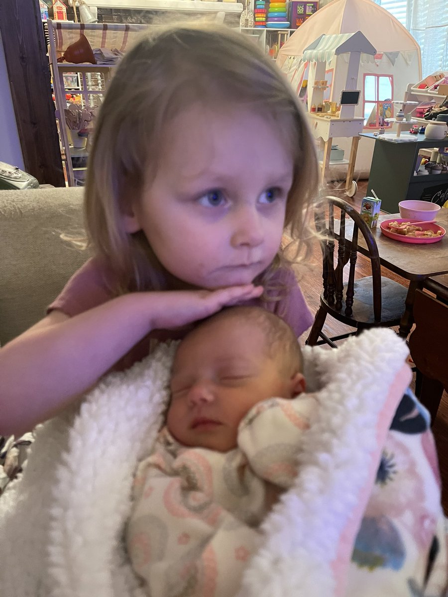Lindzzz_m's tweet photo. Can’t believe I get to be the mom to the 2 most perfect girls 💘 https://t.co/UN5GRgOdr0