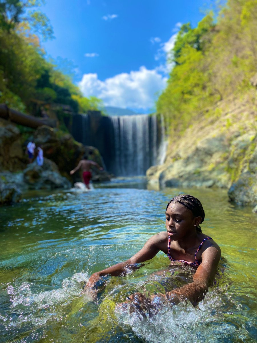 richieshaw92's tweet photo. my daughter had a blast 🇯🇲
#jamaica
#reggaefalls https://t.co/xQM3dmtVL9