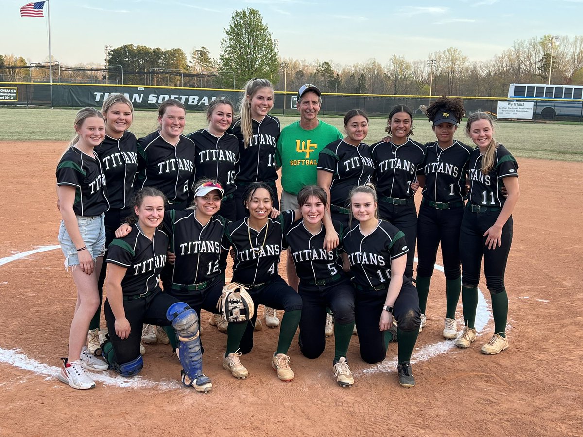 SBLiveNC's tweet photo. Congrats to West Forsyth softball coach Kevin Baity on his 500th career win on March 24.
@WestFoSoftball @WFSportsMktg https://t.co/OCxG0bWiyF