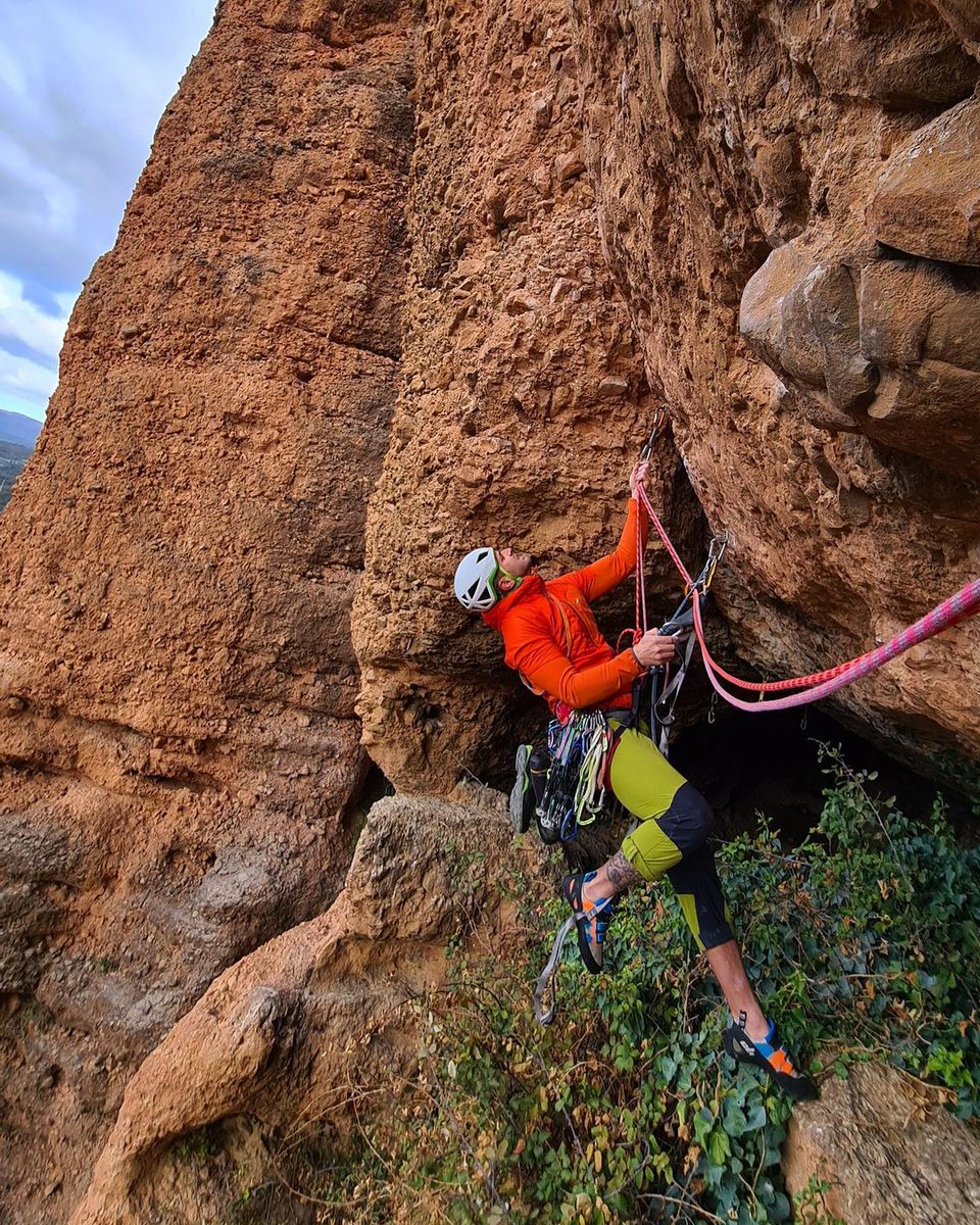 akaso_official's tweet photo. Only if you climb higher, you can see more and wider.👀
📷Akaso Brave 7--recording your gorgeous moment. @Tony Carrello
👉https://t.co/NDVFgh0IM0
#GobeyondWithAKASO ✊✊
#AKASO #BRAVE7 #actioncamera #rockclimbing #climbing #outdoors
#outdoorlife #climbingphotos #photography https://t.co/XocRzB4MDj