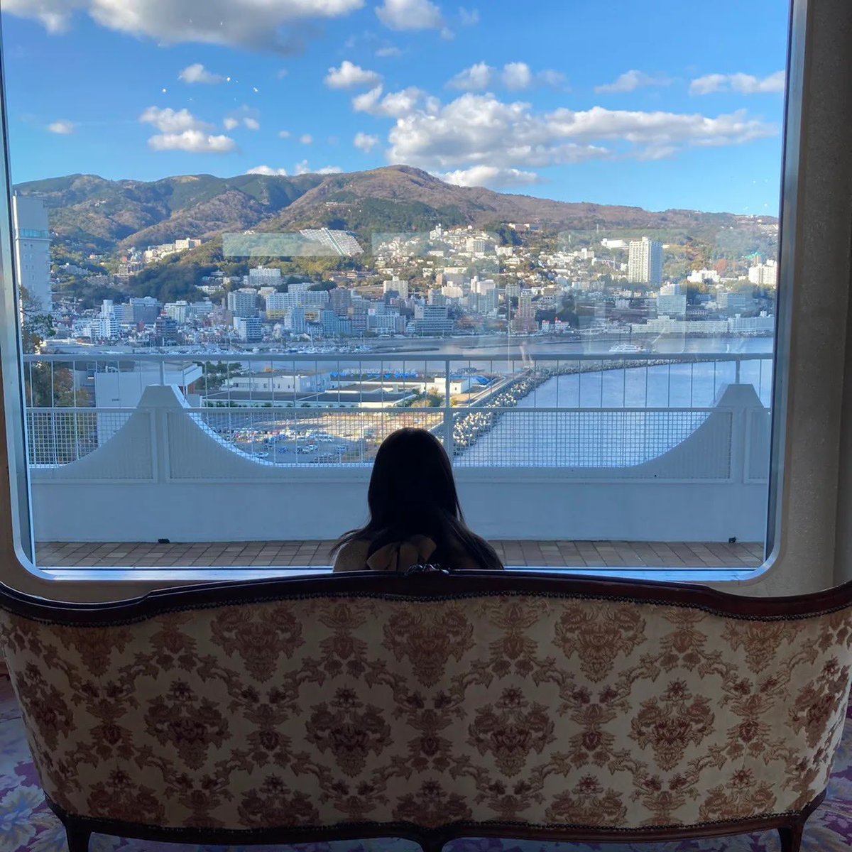 rinka06010's tweet photo. このレトロな看板がやっぱり可愛いですよね。
熱海といえばというくらい電車の中からもサンビーチからも見えるこの看板がまた赤く光ってるのが本当に嬉しいなぁ😆
早く本館オープンしないかなぁ💭
#ホテルニューアカオ https://t.co/ANiLm19gXe