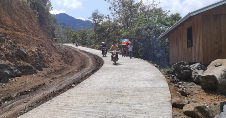 PIA_Cordillera's tweet photo. IN IFUGAO | Another P4M worth farm-to-market road was turned-over to residents of Camandag, Asipulo. This projects is under the Support to Barangay Dev't Program of the National Task Force to End Local Armed Conflict...https://t.co/wKUAG9PSBn
#WholeofNationApproach | #CCWIT https://t.co/RVtV1TZYbO