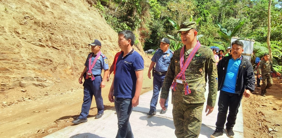 PIA_Cordillera's tweet photo. IN IFUGAO | Another P4M worth farm-to-market road was turned-over to residents of Camandag, Asipulo. This projects is under the Support to Barangay Dev't Program of the National Task Force to End Local Armed Conflict...https://t.co/wKUAG9PSBn
#WholeofNationApproach | #CCWIT https://t.co/RVtV1TZYbO