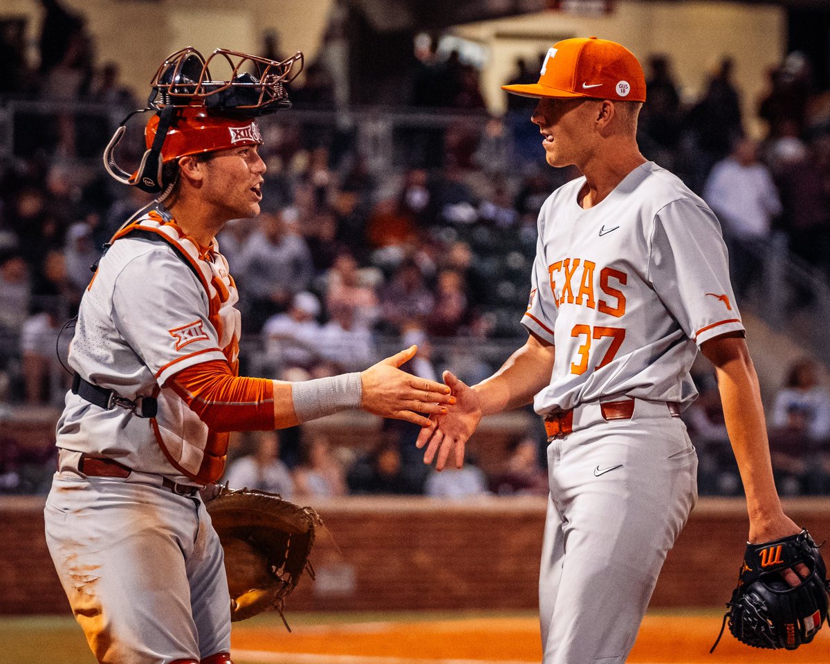 BALLGAME!

The Horns beat the Aggies, 5-2, on Tuesday night in College Station!

#HookEm