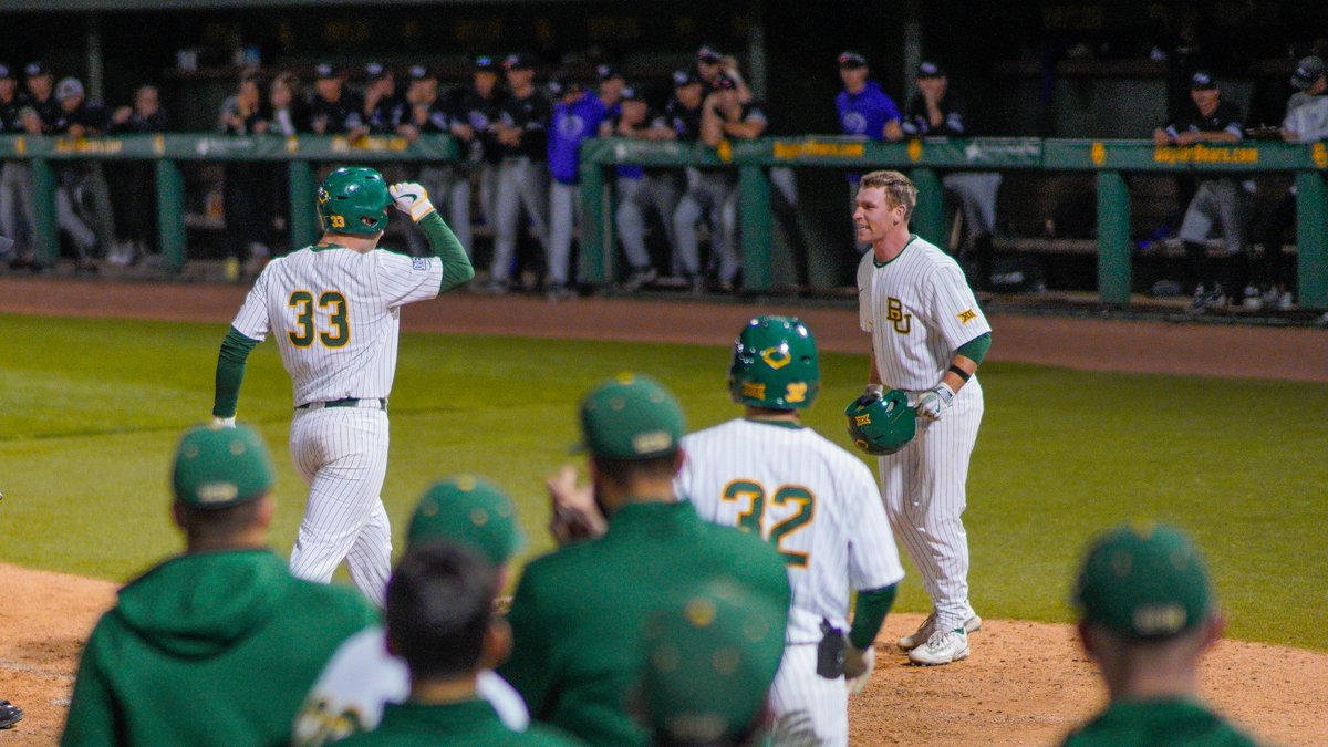 Absolute scenes.

#SicEm 🐻⚾️ | #Together
